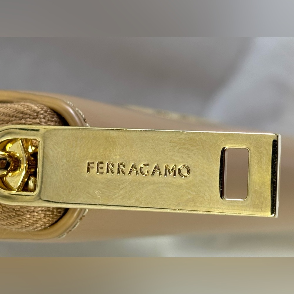 Salvatore Ferragamo Gancini Leather Zipper Continental Wallet. Light Camel. - Picture 8 of 13